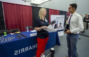 L3Harris recruiter speaking with student at Florida Tech career fair.